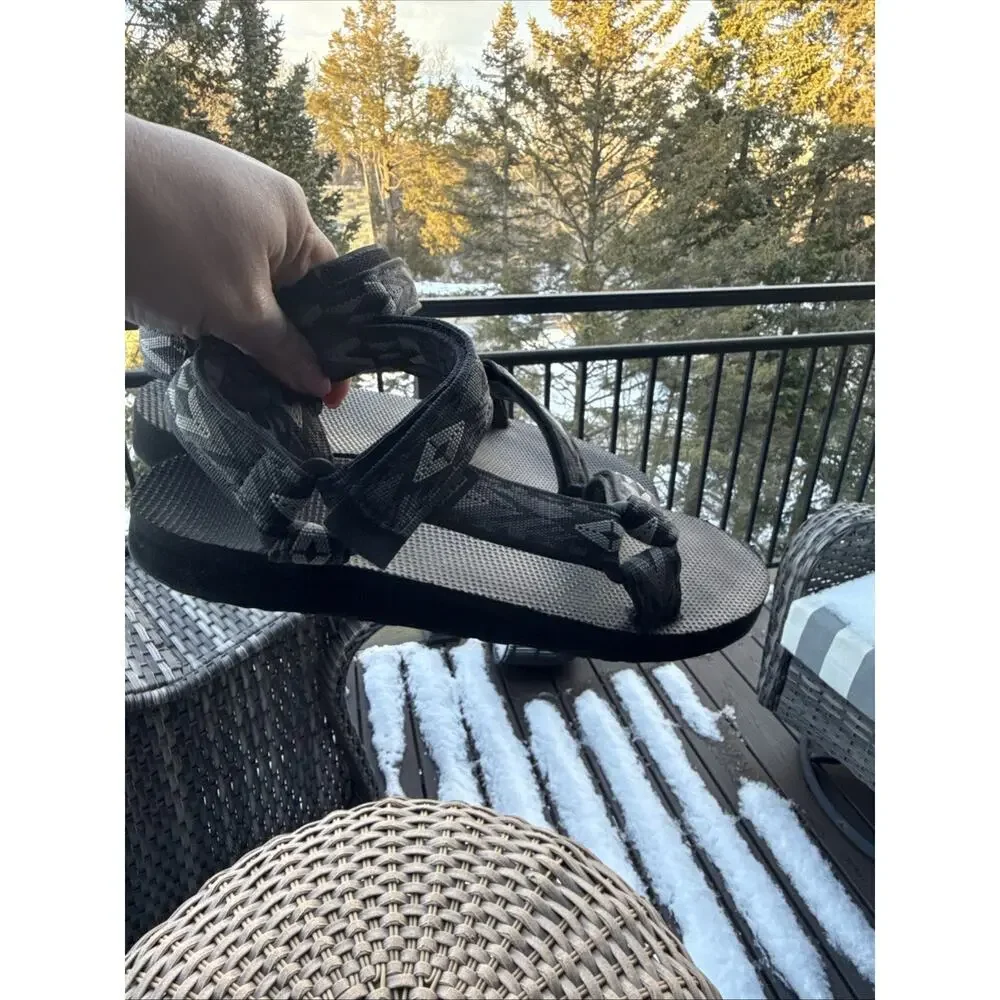 Teva Original Universal Men's US 9 Adjustable Outdoor grey black Sandals.